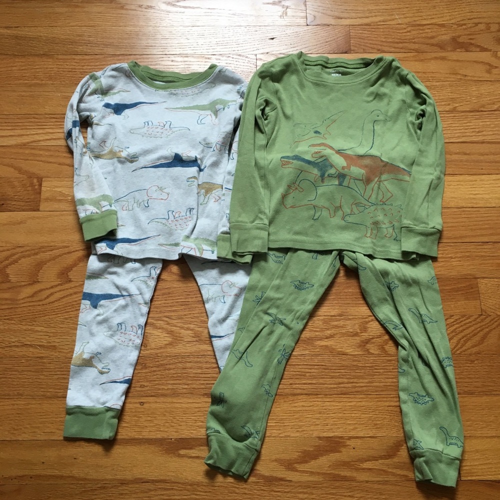 Carter’s 4T 4-piece Pajama Set- Dinosaurs 🦕!